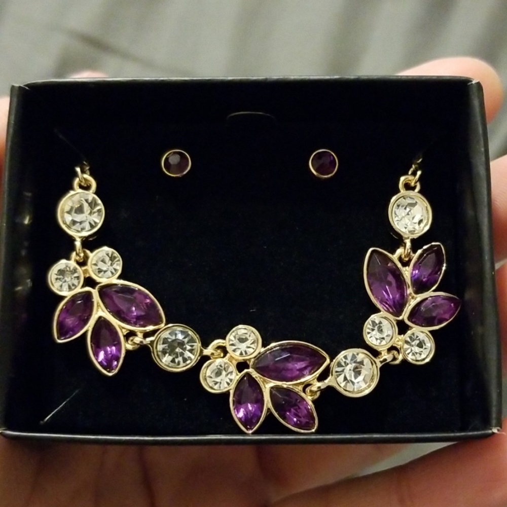 Necklace and stud earring set